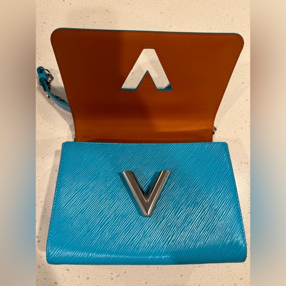 Louis Vuitton Twist MM turquoise w brown interior - Picture 2 of 2